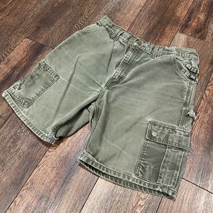 Vintage Carhartt men’s cargo green shorts